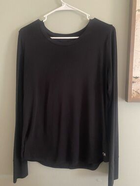 GAP FIT Black Long-Sleeve  Tee